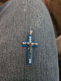 Cross pendant