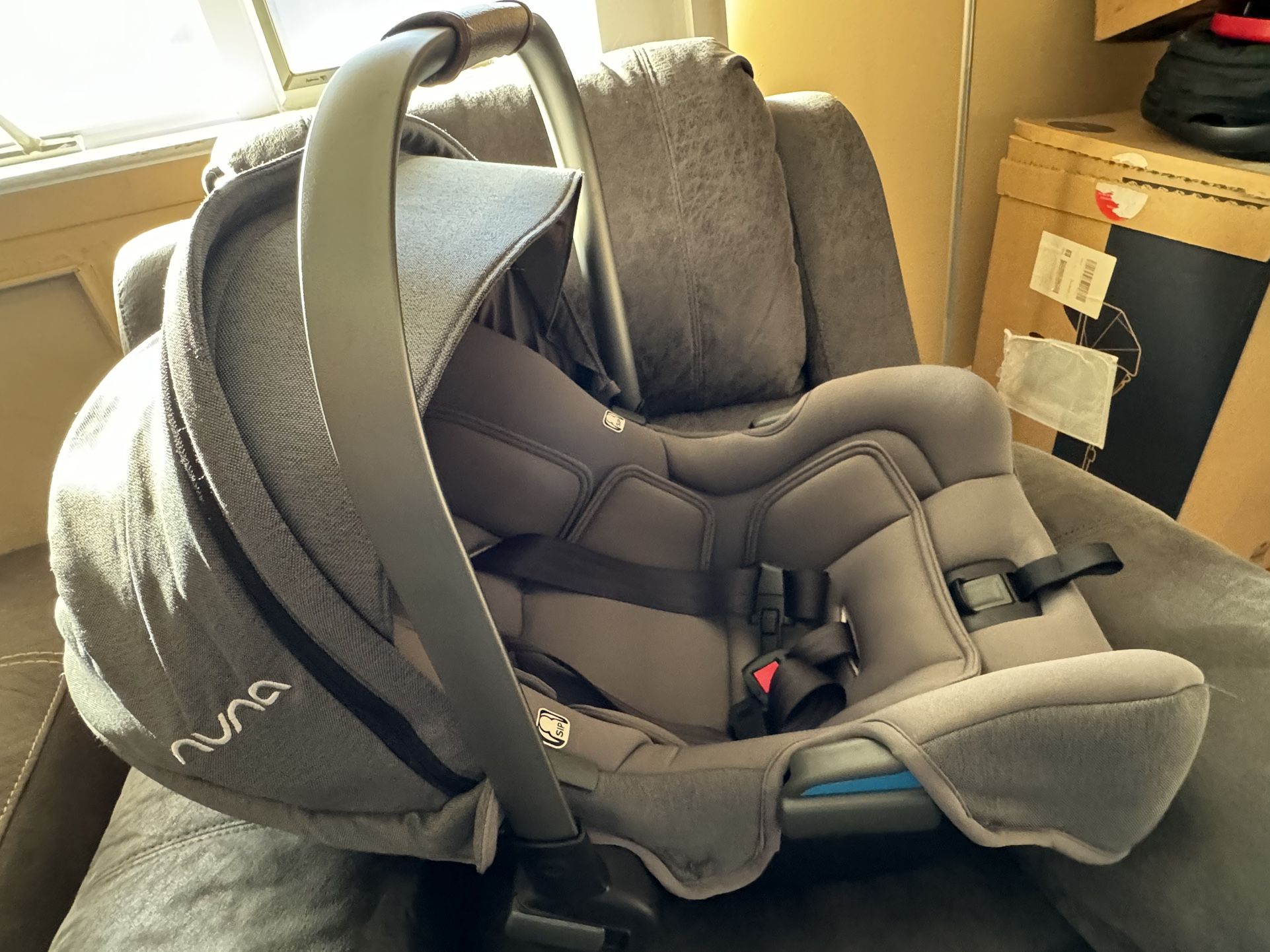 Nuna infant Car Seat