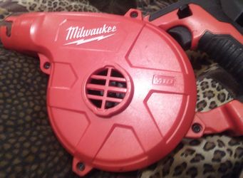 A New 20 Volt Milwaukee Compact Blower