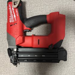 Milwaukee Nail Gun 18 Gauge 18 V  2740-20