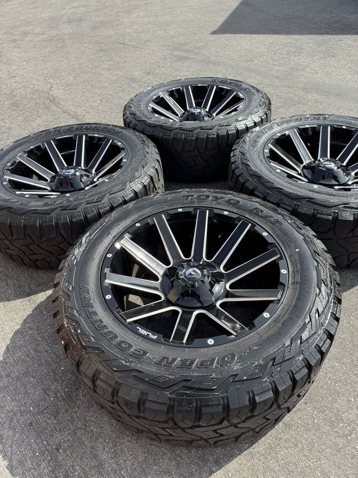 8x180 Chevy GMC 2500 Fuel Contra 22” Wheels With 37” Toyo R/T Tires 8x180 Off-road Rims Rines Newer GM