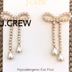 (NEW) (1 AVAILABLE) WOMEN’S J.CREW FACTORY PEARL BOW EARRINGS - SIZE: 1 1/2”