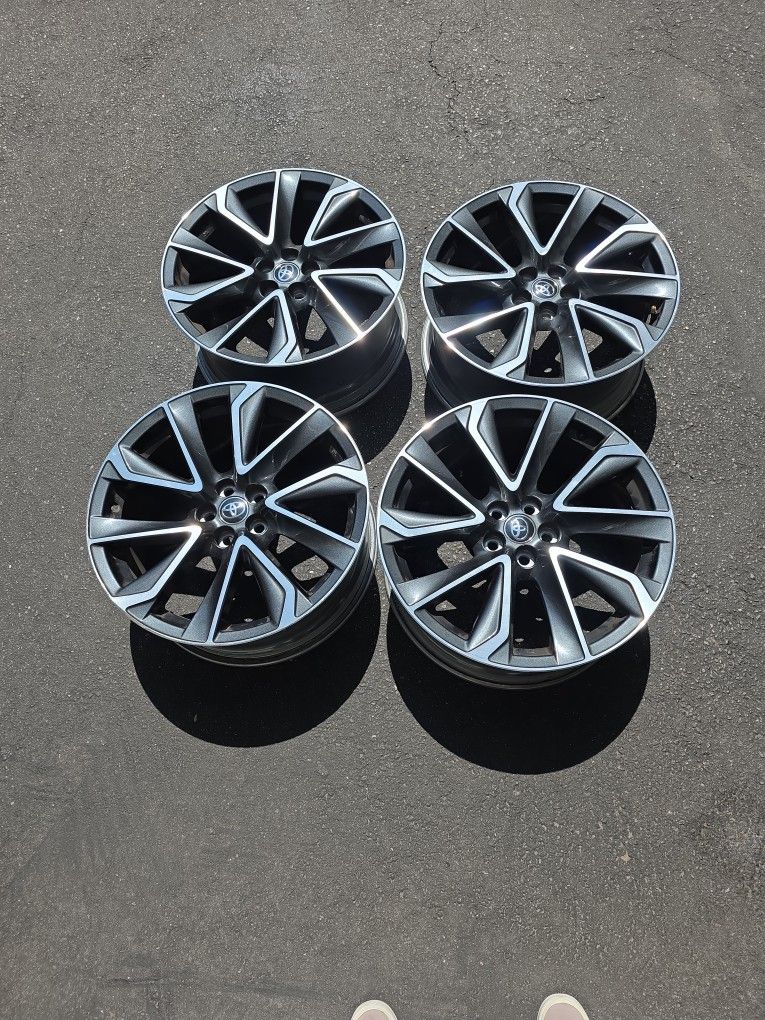 2022 Toyota Corolla SE Stock Factory Rims