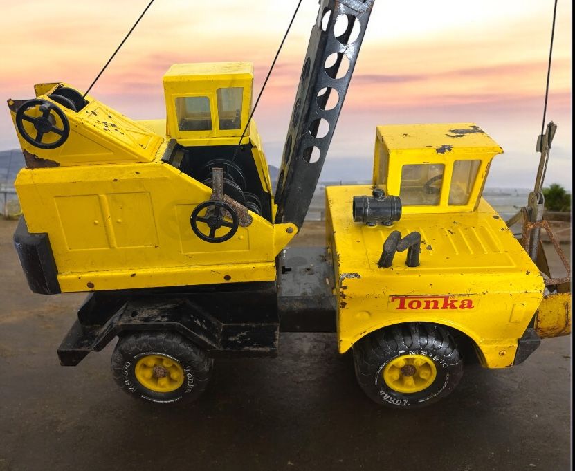 Vintage 1970s Tonka Toys Mighty Yellow Mobile Crane #3940 