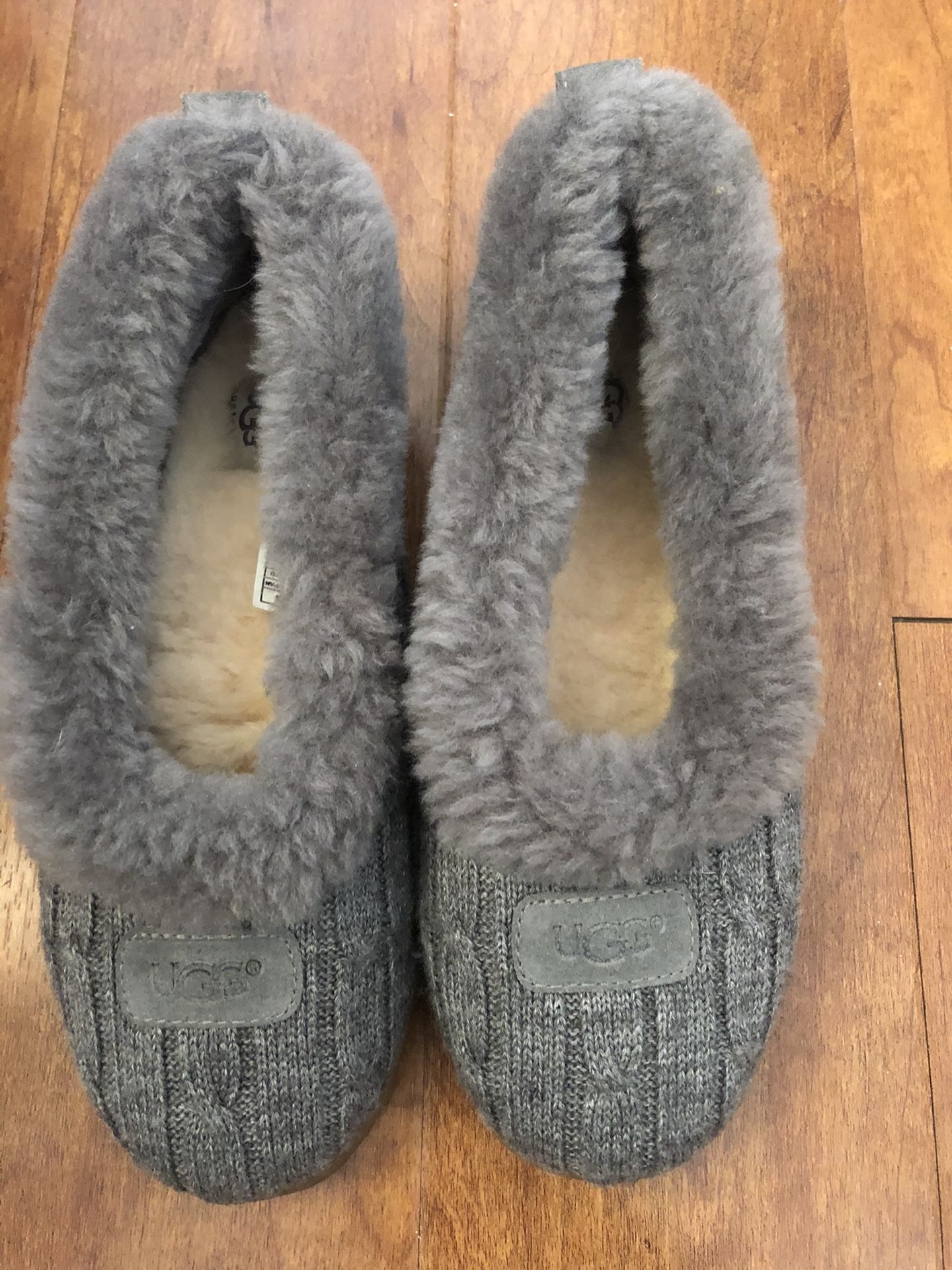 New UGG Australia womens Rylan grey knit slippers size 10 (no box) Please don't bother giving ridiculous offers.(price firm)(pick up only)