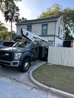 Bucket truck