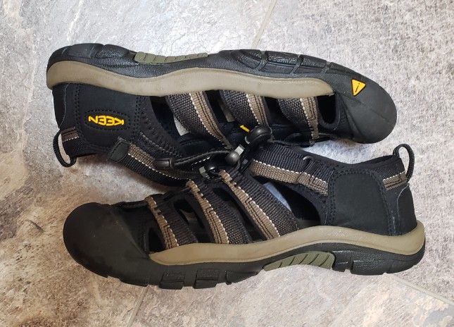 Keen Newport H2 Waterproof Sandles Size: Youth 5