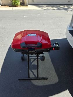 Near new Coleman Grill