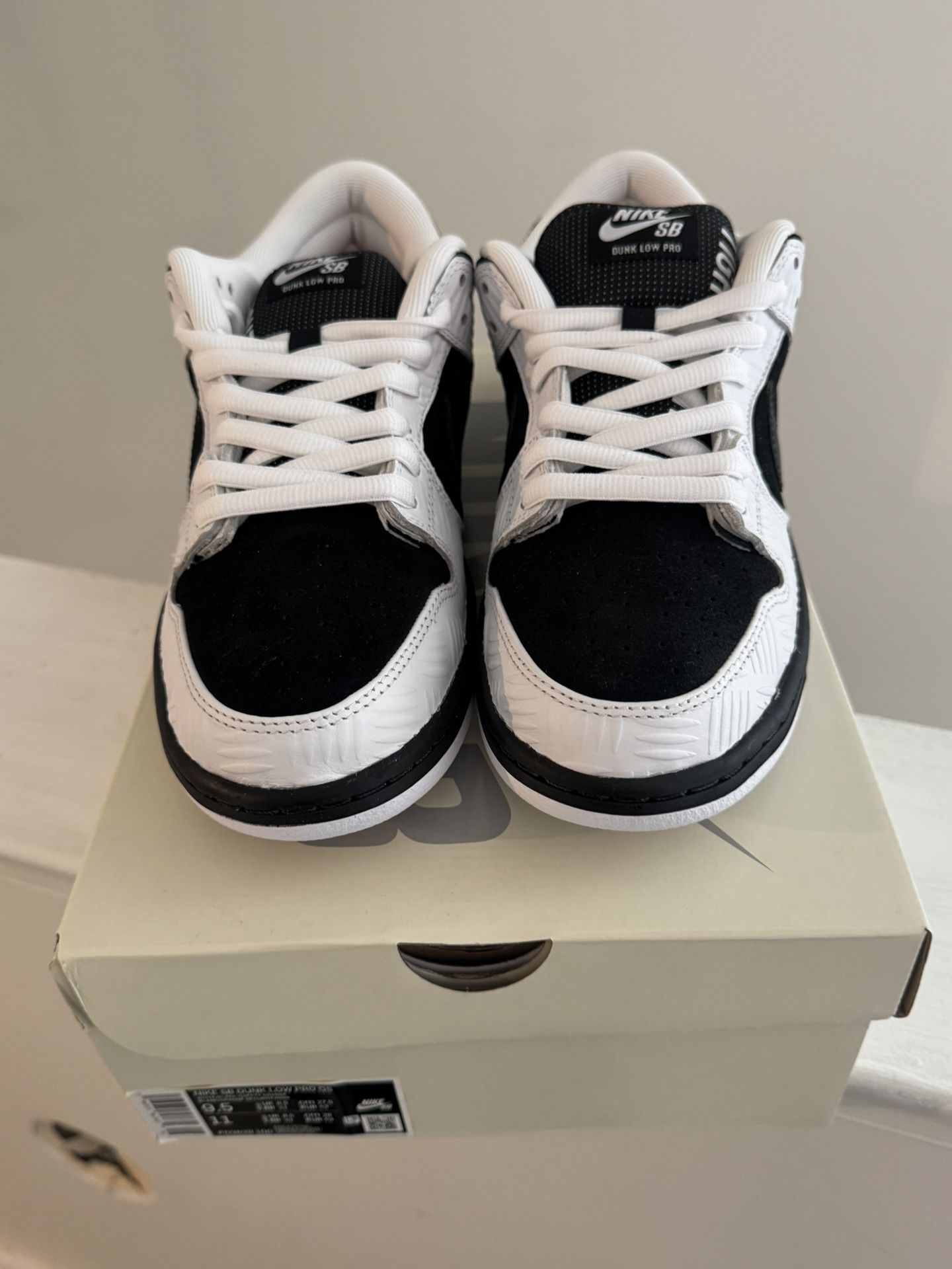 Nike Sb Tightbooth