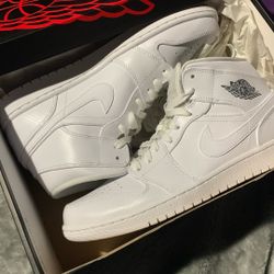 Nike Air Jordan 1 Mid Triple White