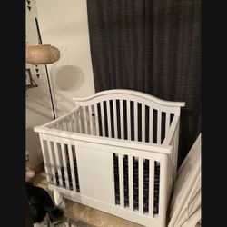 Great Crib- Baby Appleseed 