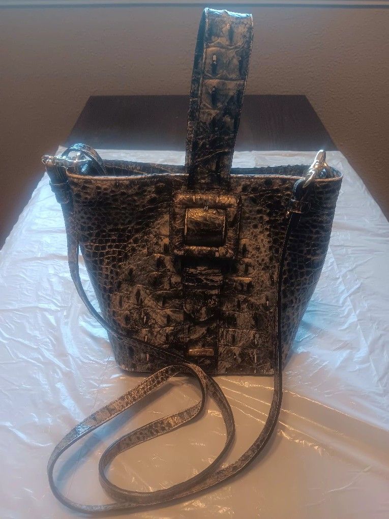 Teal, White Marble Tone Brahmin Crossbody/wrist Purse Has Some Ink Marks On The Outside Pocket Liner Near The Seam Of The Liner