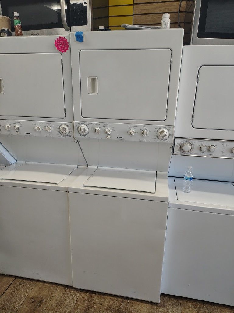 Kenmore Stackable  Washer Gas Dryer  Super Large Capacity In Excellent Working Condition 