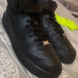 Black Air Force 1 Nikes Mid