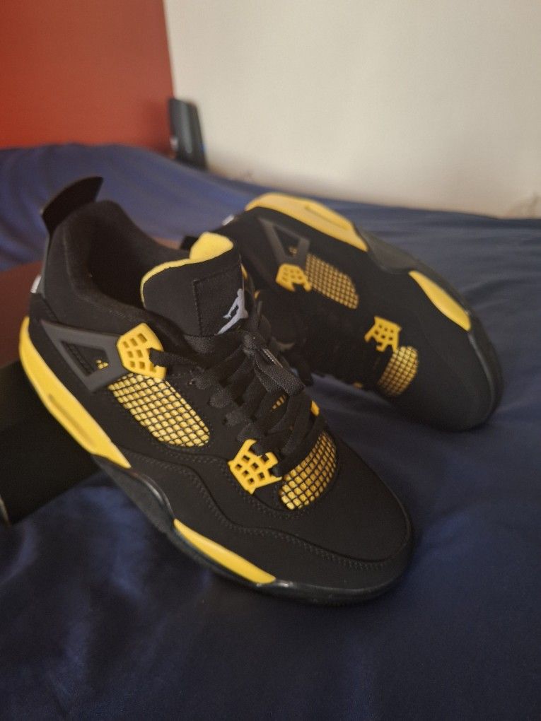 Jordan 4 Retro Thunder