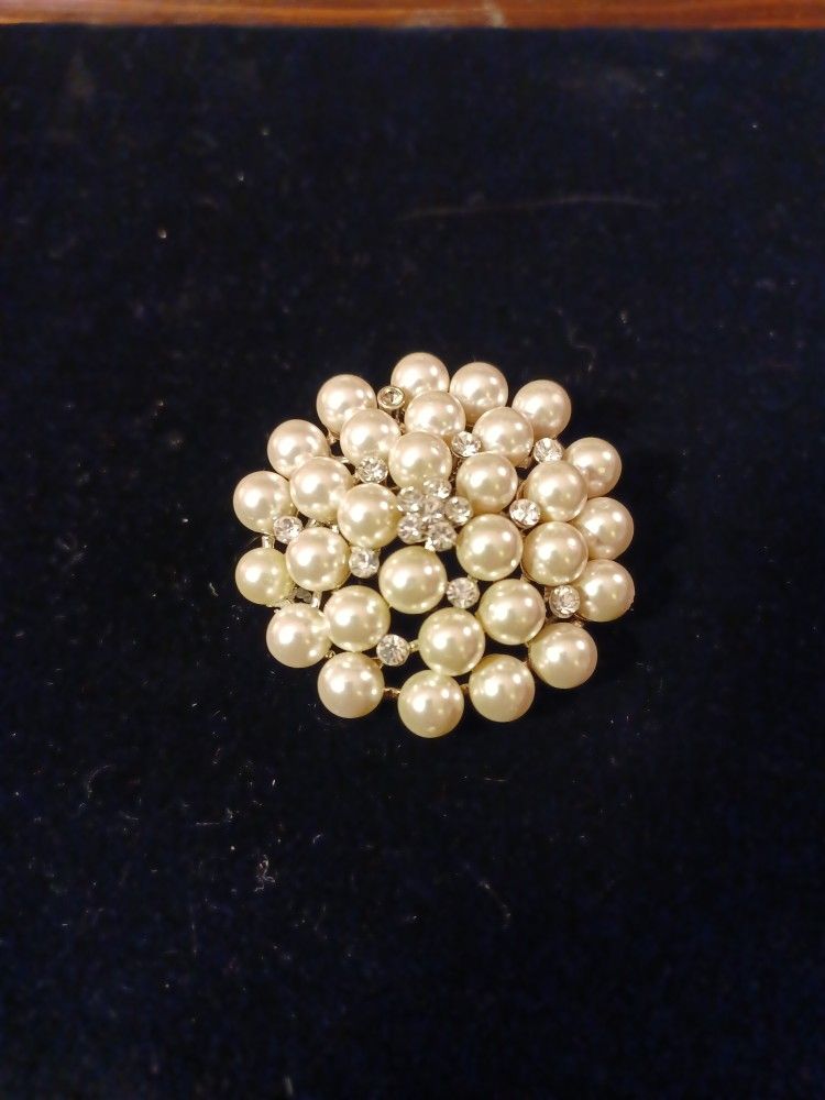 Pearl & Rhinestone Brooch