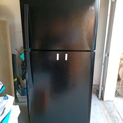 Kenmore 18.3 cubic Refrigerator 30 inches wide