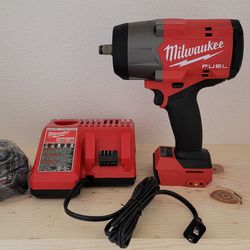 Milwaukee
M18 FUEL 18V Lithium-Ion Brushless Cordless 1/2 in. Impact Wrench w/Friction Ring Kit w/One 5.0 Ah Battery