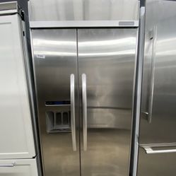 Kitchen Aid Side By Side 36” Built In Refrigerator Ice And Water 