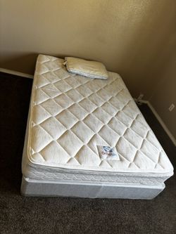 Full Bed w/ Board