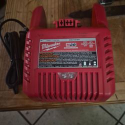 Milwaukee M28 Charger