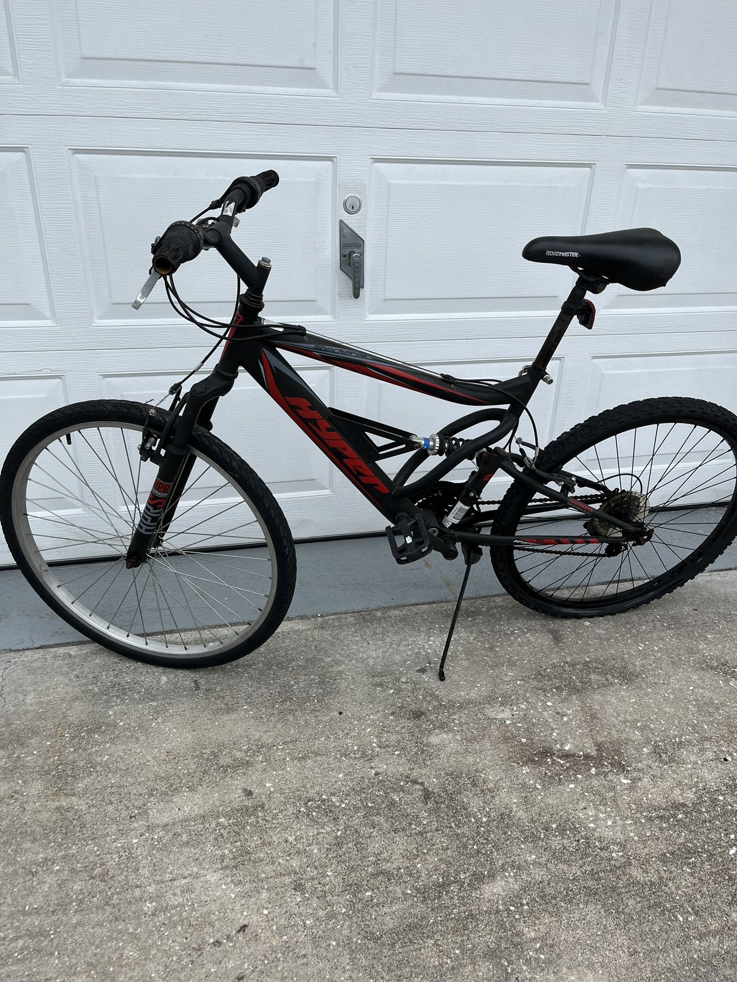 26" bike needs some repairs and the rear camera is leaking. I don't know anything about bikes. See the photos for details.