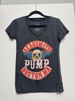 Aerosmith Pump Janie's Got a Gun Boston MA Women's Gray V-Neck T-Shirt M