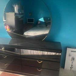 Queen Bedroom Set PERFECT CONDITION 