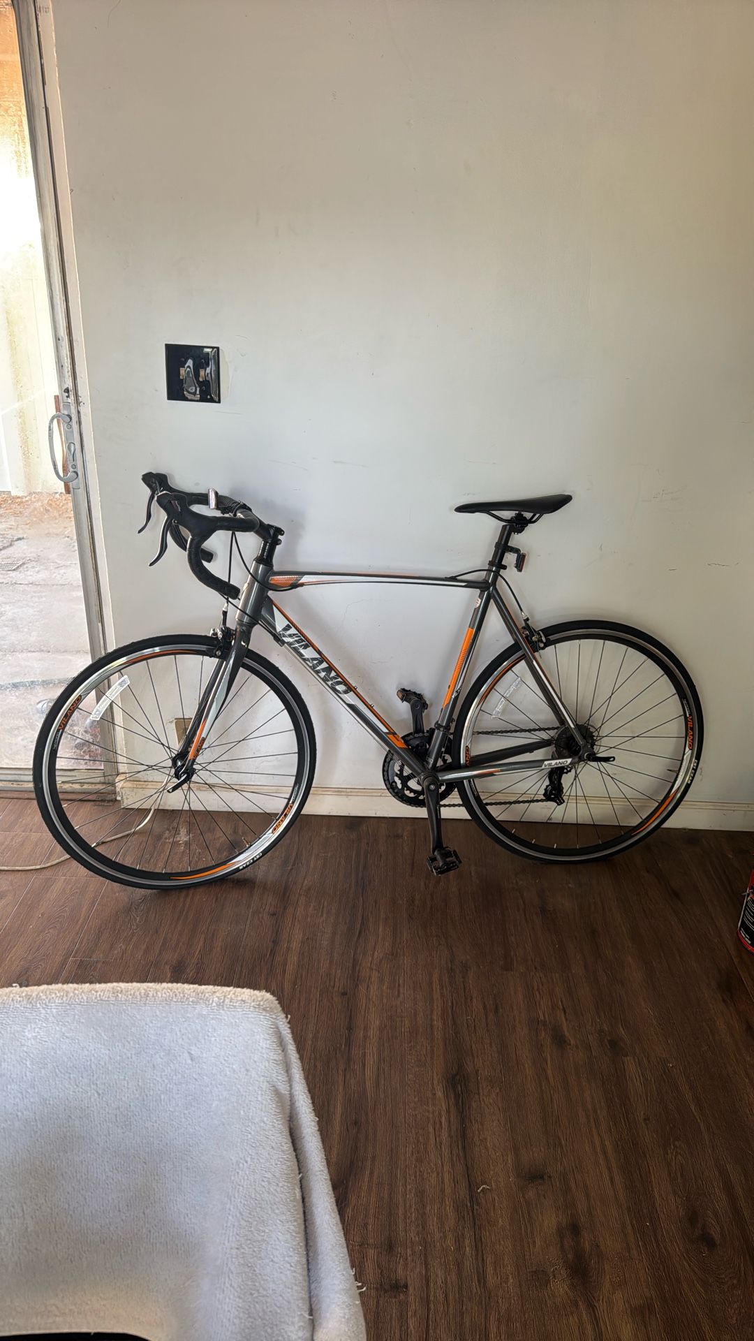 Vilano Shadow 3.0 Road Bike
