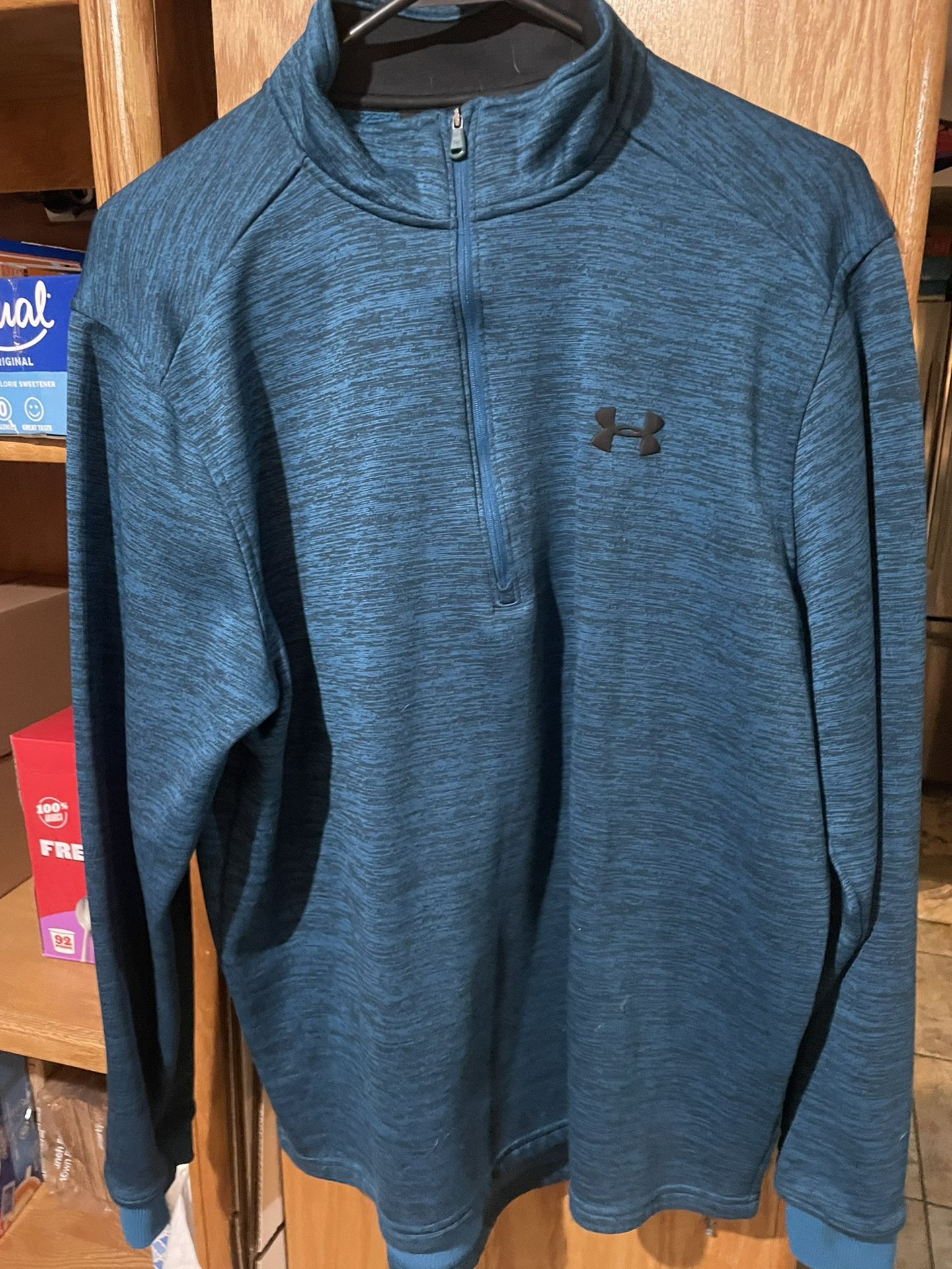 Under Armor Lg Blue Fleece