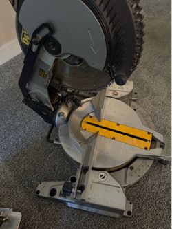 Miter saw use It does not come with a dust bag or any other tool.