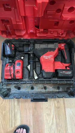Milwaukee rotatory hammer 1 3/4 max one key