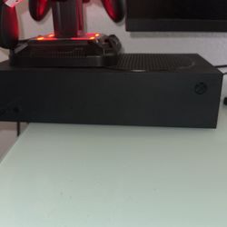 Xbox + controller + Monitor Bundle