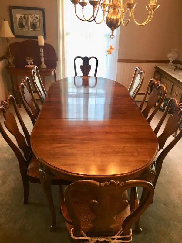 Beautiful Queen Anne Dining Room Set Includes 2 Leaves Arm Beautiful Queen Anne Dining Room Set Includes 2 Leaves Arm Chairs And 6 Side Original Seat Cushion Is Off White Have Been Recov For