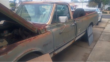 1972 Chevy custom deluxe