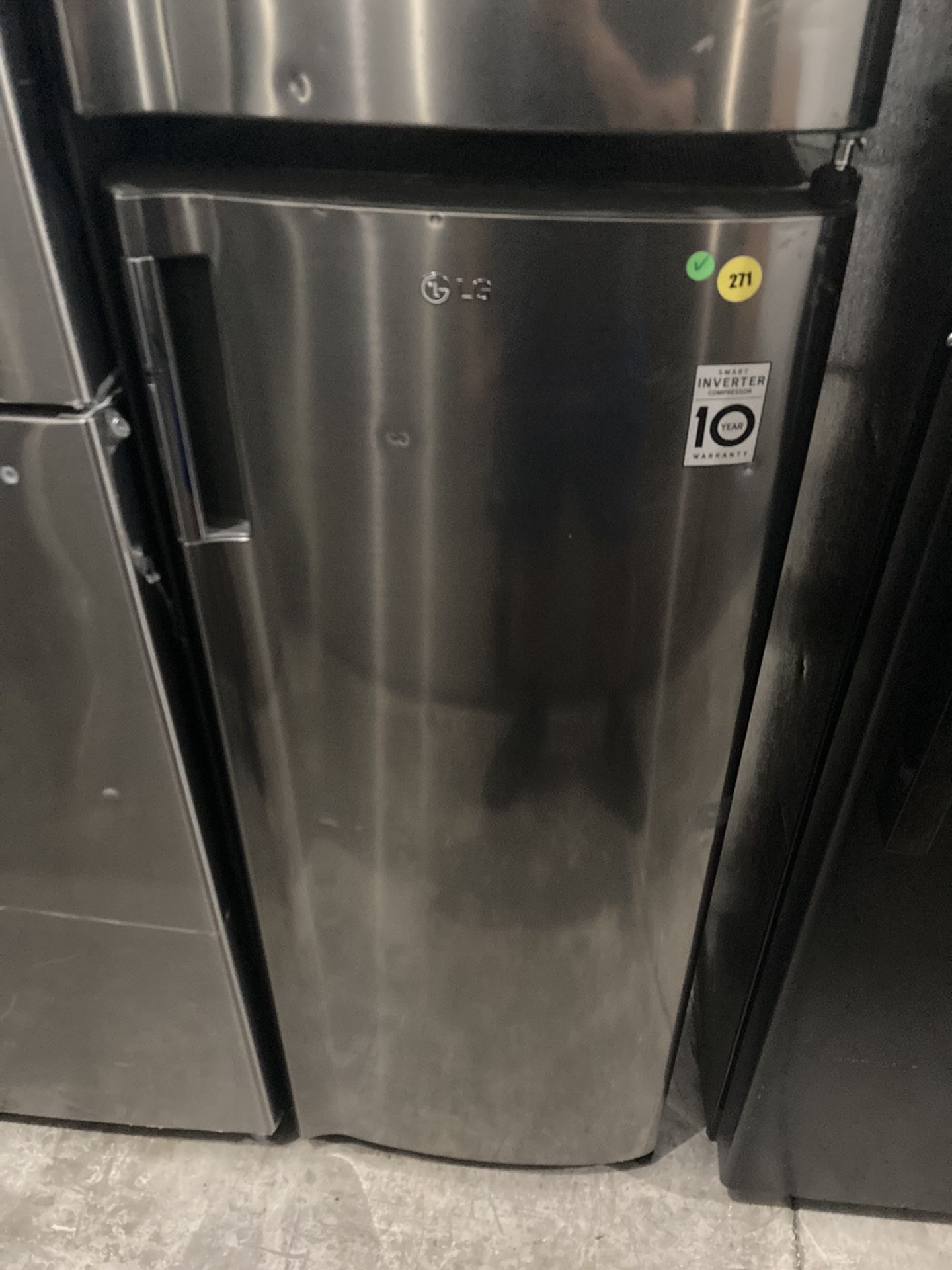 LG 5.0 cubic feet upright Freezer stainless steel $400