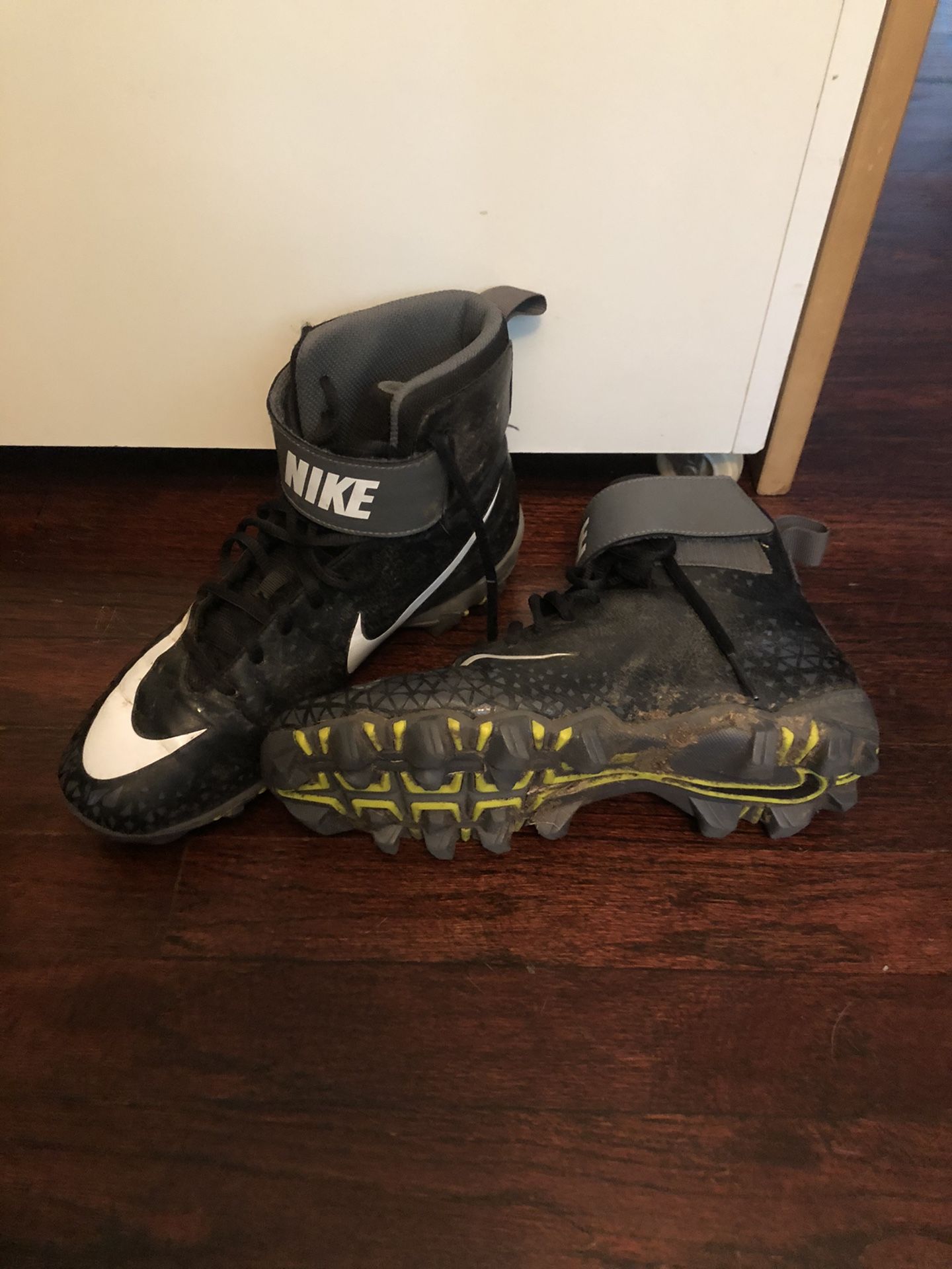 Kids Nike cleats 7.5