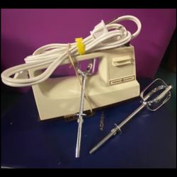 Vintage Genuine 3 speed portable GE Electric Hand Mixer