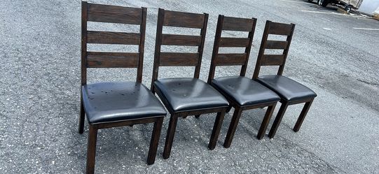 4 dining chairs need little work
