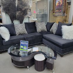 Beautiful Sectional With All The Pillow $899