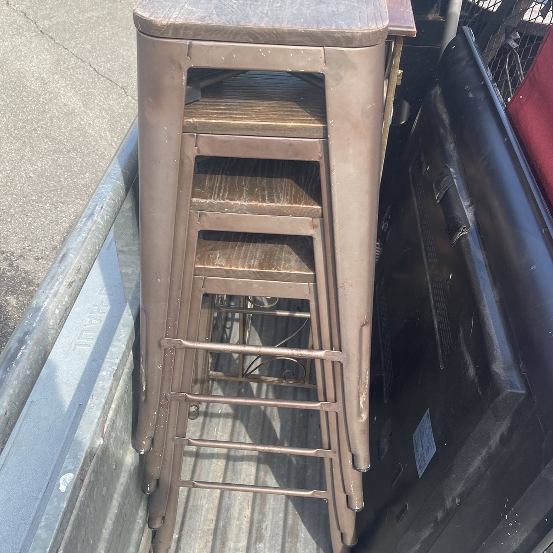 4 Metal And Wood Seat Bar Stools 125.00