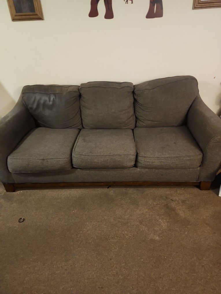3 Year Old Couch And Love Seat