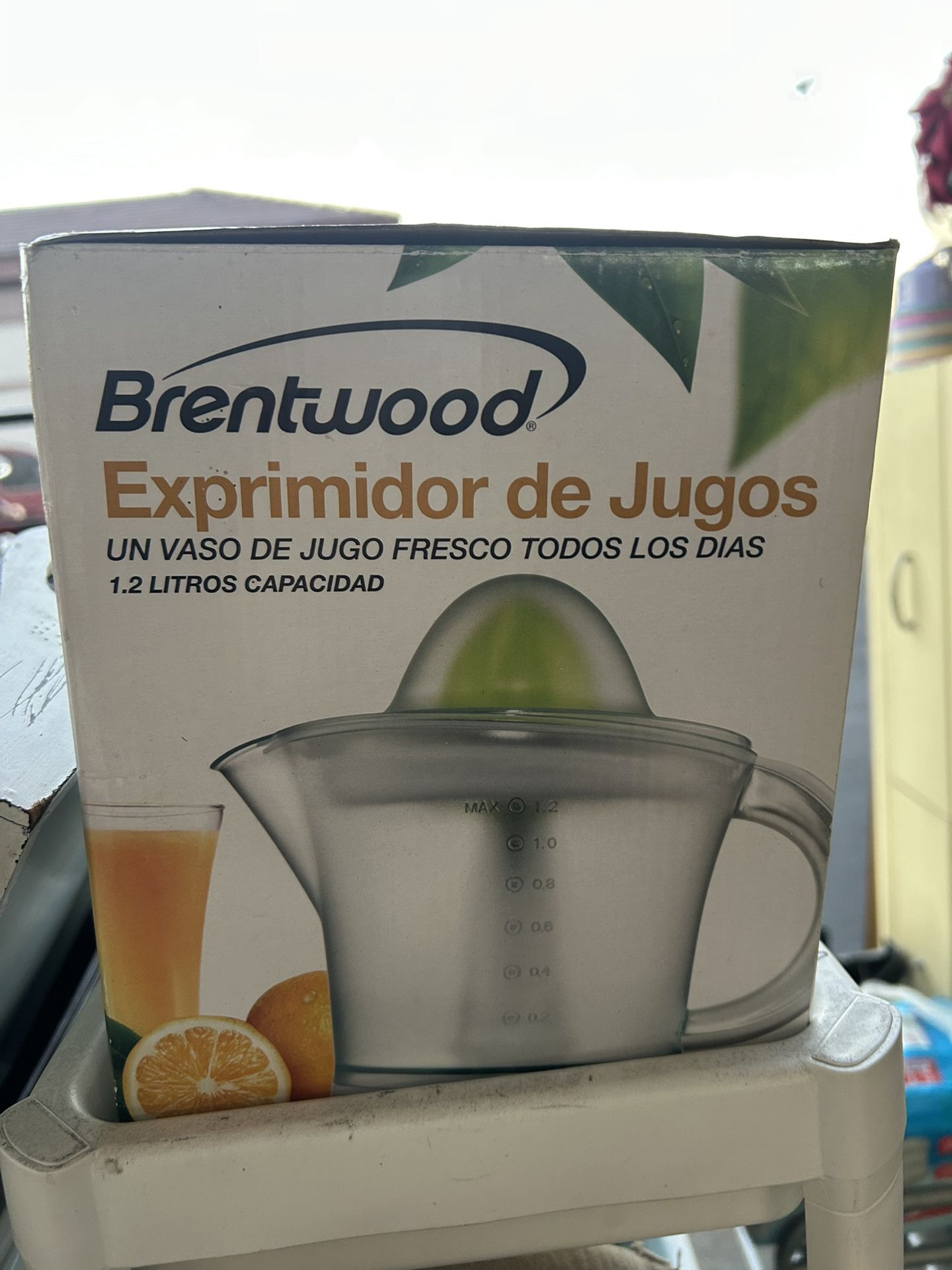 Brentwood 40-ounce electric citrus juicer