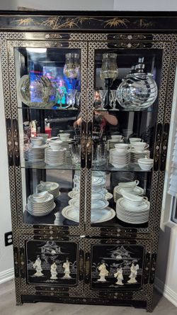 black lacquer Chinoiserie-style curio cabinet