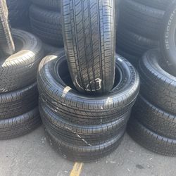 Set Of Michelin P215/65/15 SEMI NEW 200$