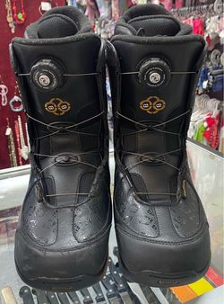 Size: 9  a pair of black BOA-closure snowboard boots,