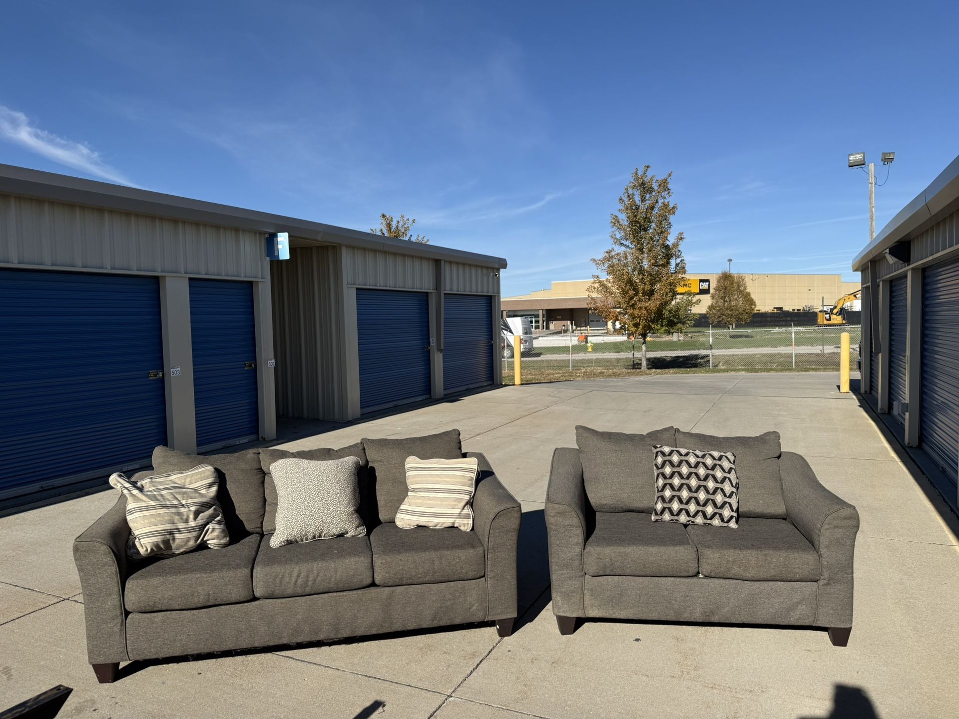 DELIVERY AVAILABLE 🚚🚚🚚 Awesome Couch And Loveseat