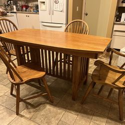 Wooden table and 4 Chairs 