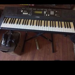 YAMAHA EZ 220 61 TOUCH SENSITIVE KEYBOARD WITH LIGHTED KEYS POWER CORD INCLUDED $160 FINAL PRICE