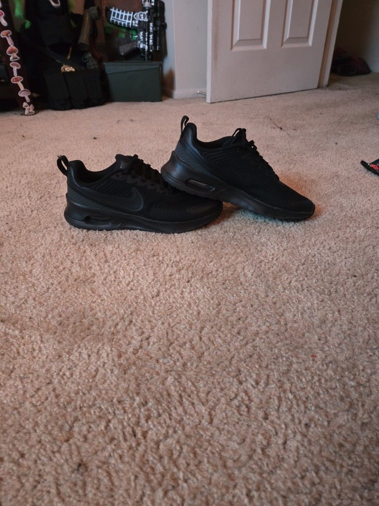 all black air max barily used